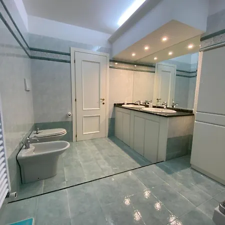 A Casa Di Ale דירה גוביו
